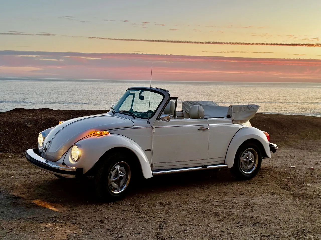 White-painted 1977 Beetle Convertible ready for booking White-painted 1977 Beetle Convertible ready for booking