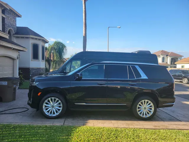 Black-painted Escalade Limousines ready for booking Black-painted Escalade Limousines ready for booking
