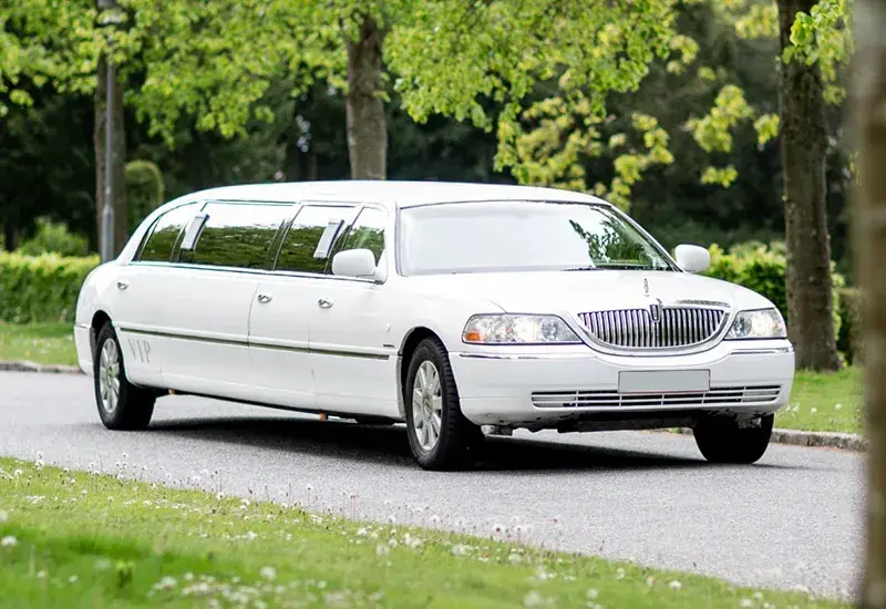 White Lincoln Town Car stretch limousine for limo rental White Lincoln Town Car stretch limousine for limo rental